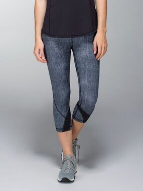 LULULEMON run inspired crop || burlap texture legging.